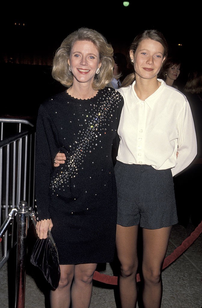 3. Блайт Даннер с дочерью Гвинет Пэлтроу на премьере фильма «Повелитель приливов» в 1991 году