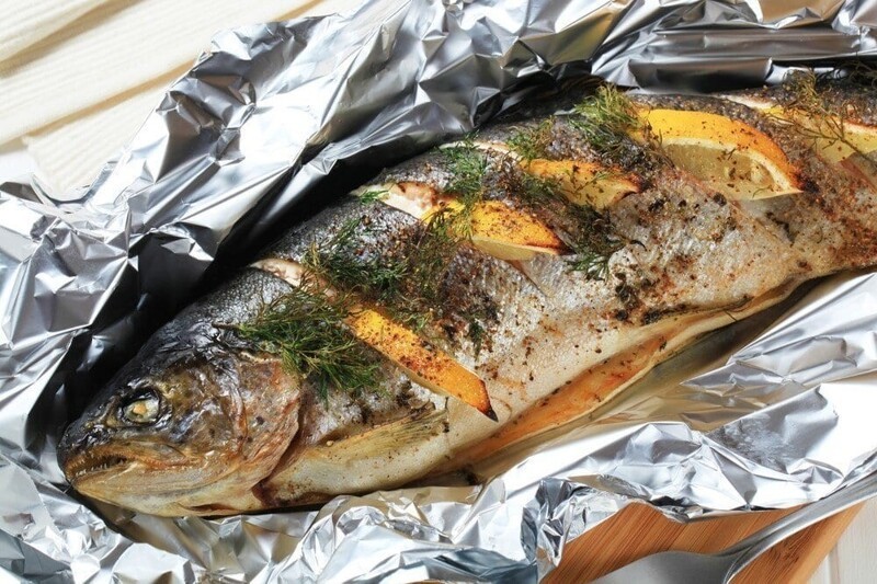 Как вкусно запечь рыбу в фольге в духовке