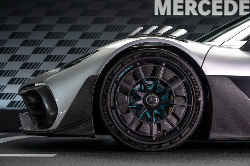 Серийный Mercedes-AMG ONE — монстр с двигателем Формулы-1, разрешенный для использования на дорогах