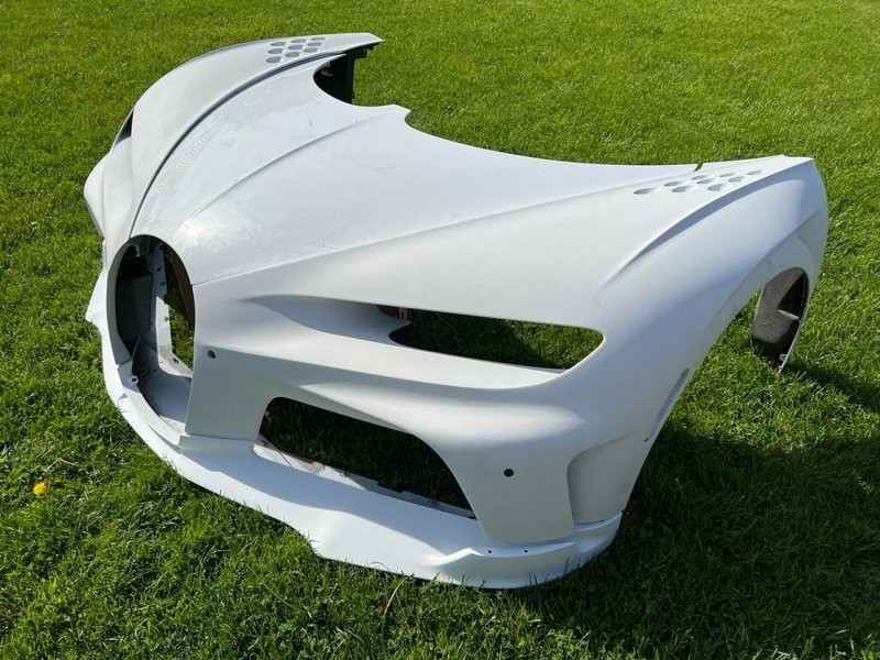 Комплект передних панелей кузова Bugatti Chiron продают по цене нового Lamborghini