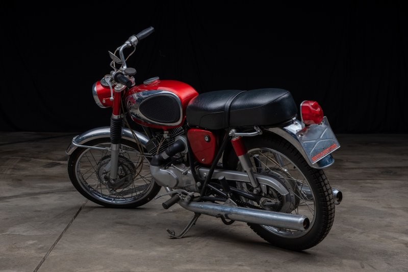 Bridgestone - это не только шины:  редкий двухтактный мотоцикл BS175 из 1960-х