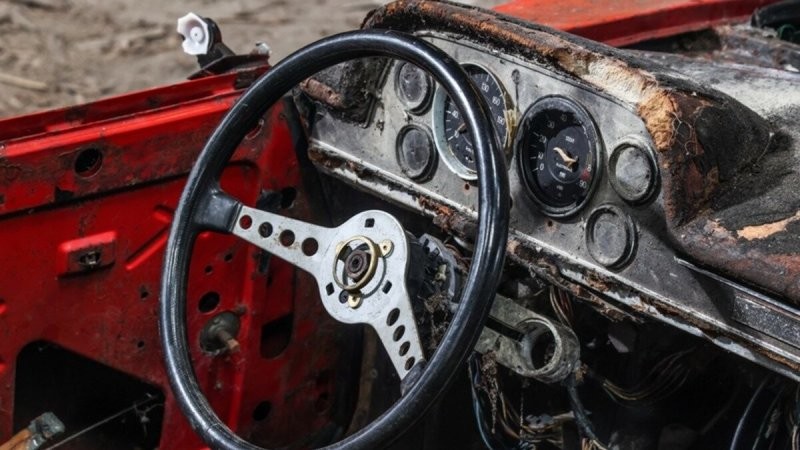 Сгоревший Fiat Dino Spider, найденный в сарае спустя 45 лет, продали за кругленькую сумму