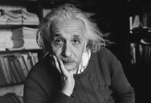 14. Альберт Эйнштейн провел больше времени в качестве гражданина Швейцарии (54 года), чем в качестве гражданина Германии (36 лет).