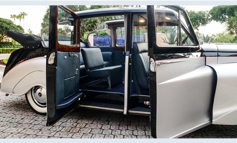 Лимузин Vanden Plas 1966 года выпуска, подходящий для королевы, выставят на аукцион