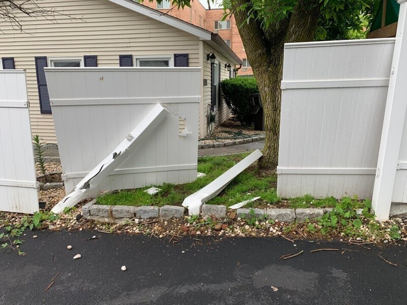 Мой сосед сегодня сломал мой забор