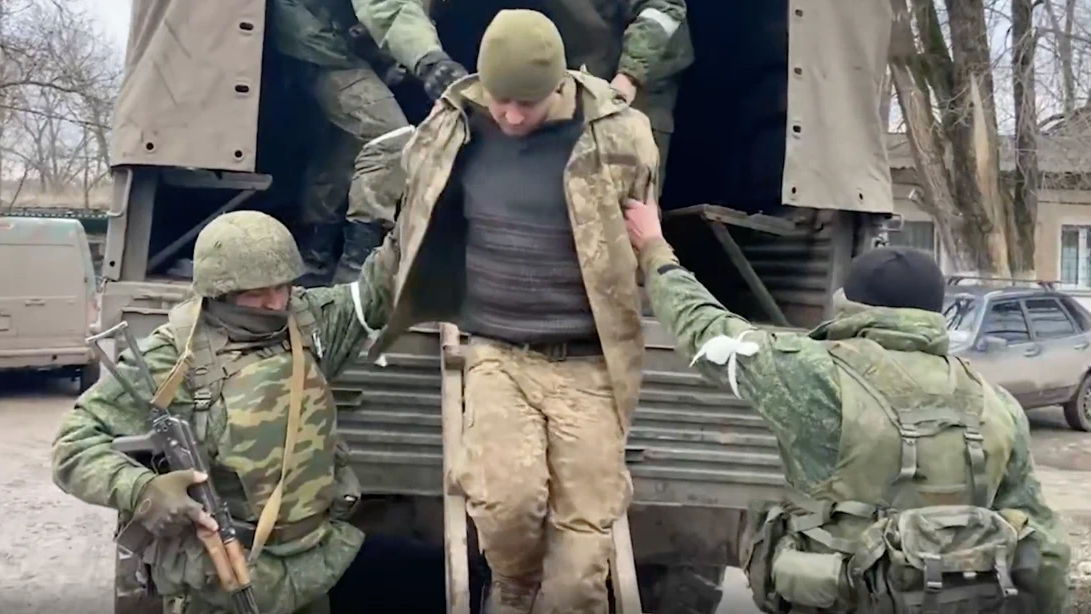 Украина сдалась в войне с россией. Пленные украинские солдаты 2022. Украинские военнопленные на Донбассе 2022.