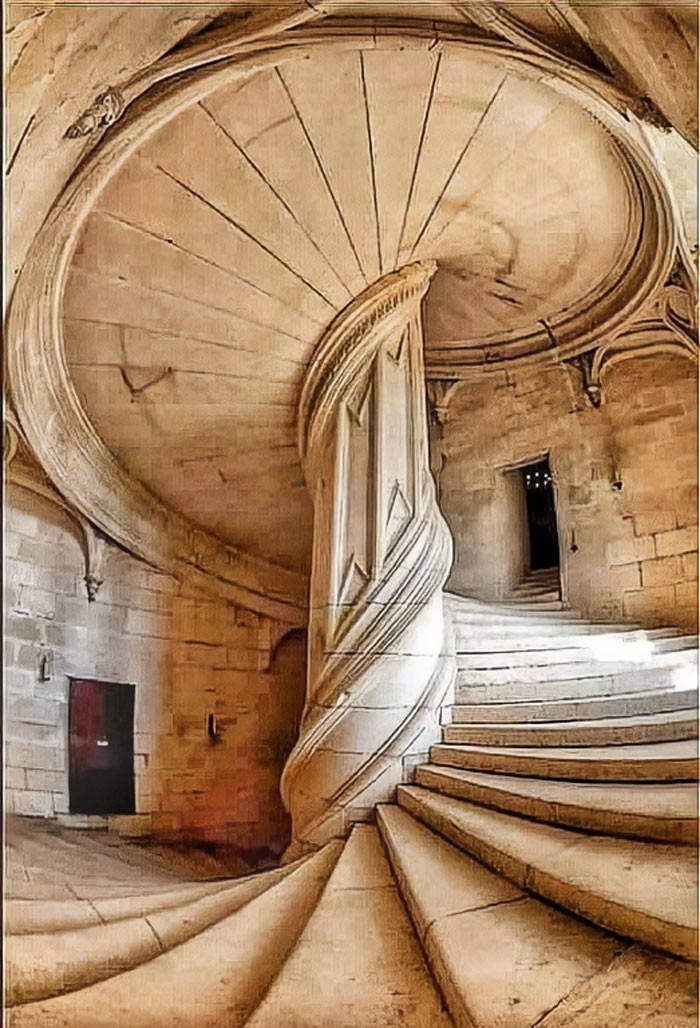 28. Лестница в замке Шамбор во Франции, созданная великим Леонардо да Винчи в 1516 году