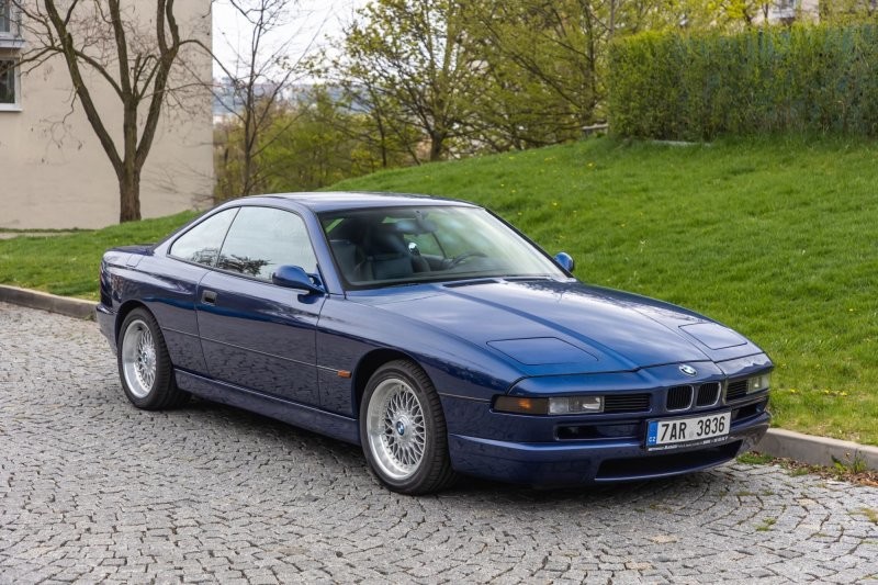 Великолепный BMW 850 Ci 1995 года отлично смотрелся бы в любом гараже