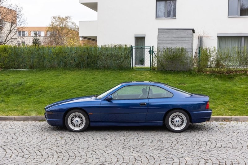 Великолепный BMW 850 Ci 1995 года отлично смотрелся бы в любом гараже