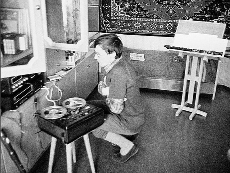 Перезапись музыки с бобинного магнитофона «Яуза-209» на кассетную деку «Маяк-233». СССР. 1980-е.