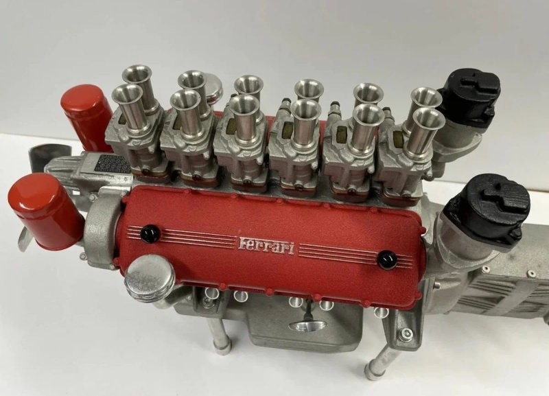 Игрушка ценой в миллион рублей: модель двигателя Ferrari