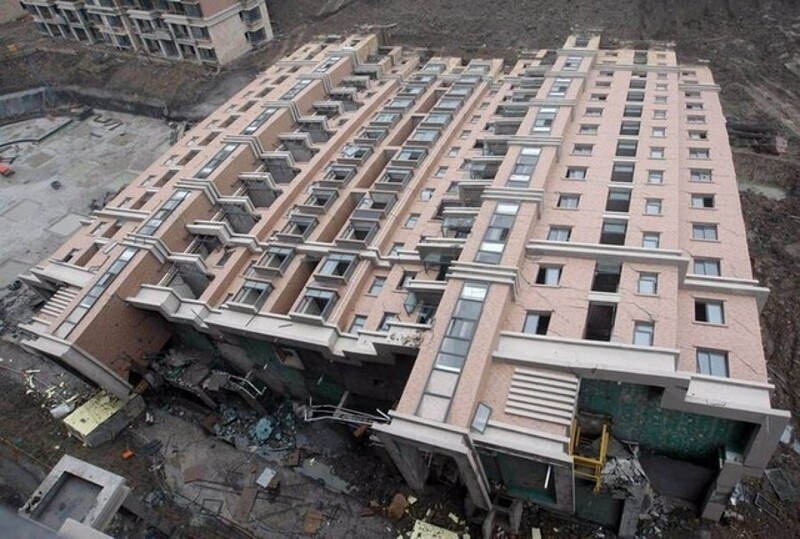 Этот жилой дом в Шанхае рухнул и остался почти нетронутым