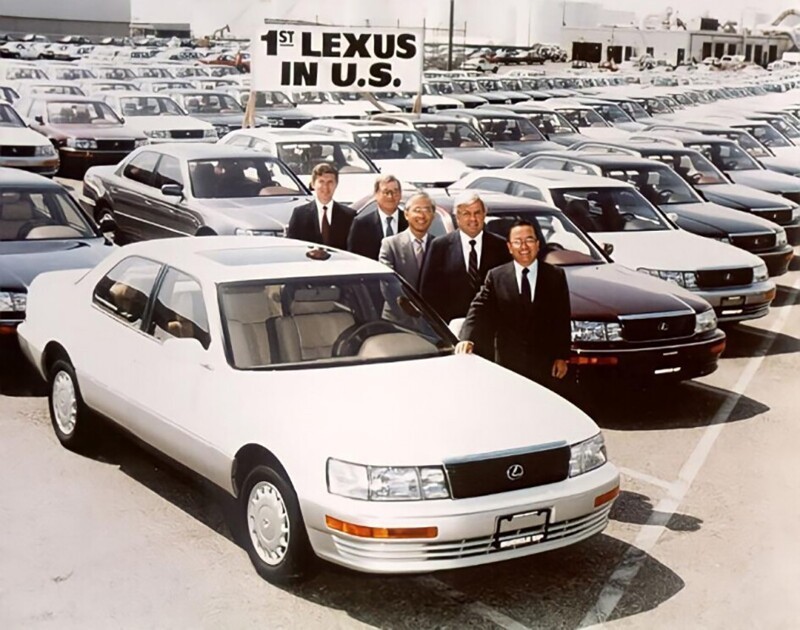 Первый Lexus прибыл в США, 1989 год