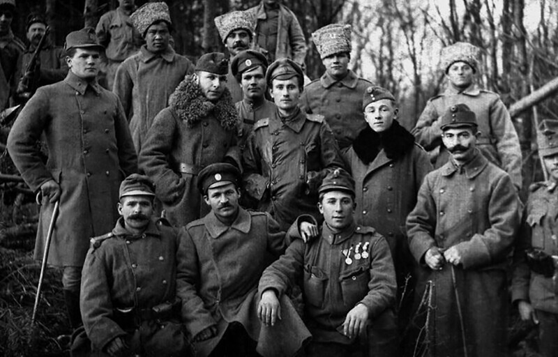 Братание солдат и офицеров на фронтах Первой мировой войны. Каменец-Подольский, 1917 год