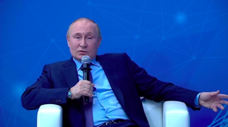 "Через 10 лет будем жить лучше": что обещал, и о чем говорил Путин на встрече с молодежью