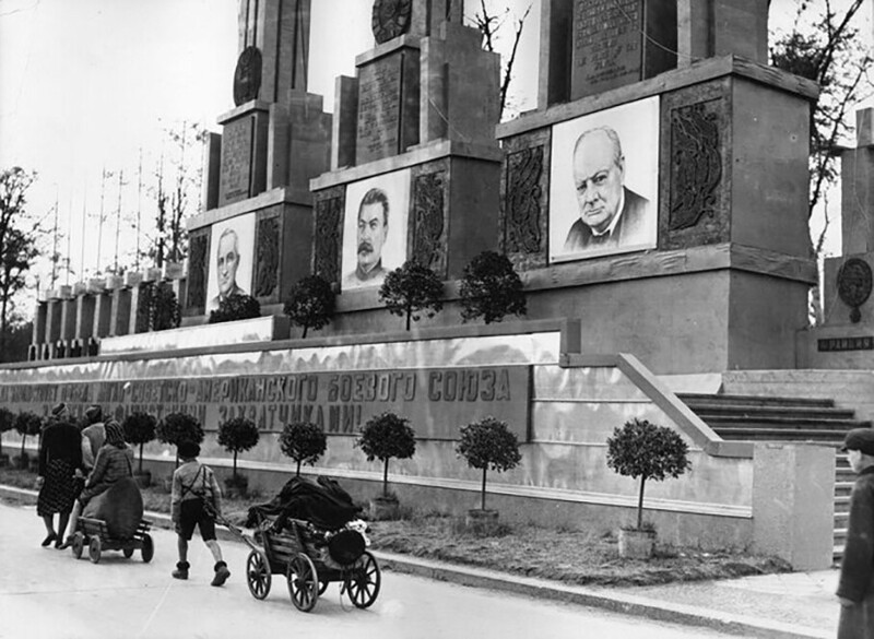 Возвращение немецких беженцев, Берлин, 1945 год