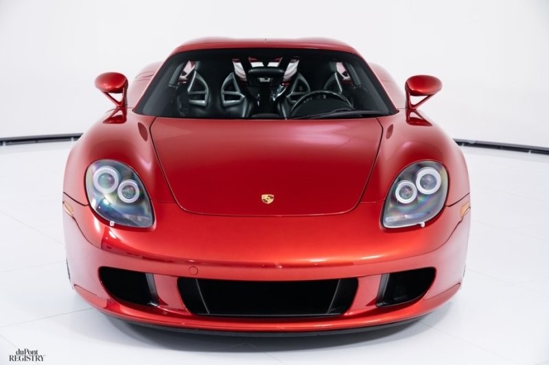 У богатых свои причуды: владелец этого уникального Porsche просто взял и перекрасил его в красный цвет Ferrari