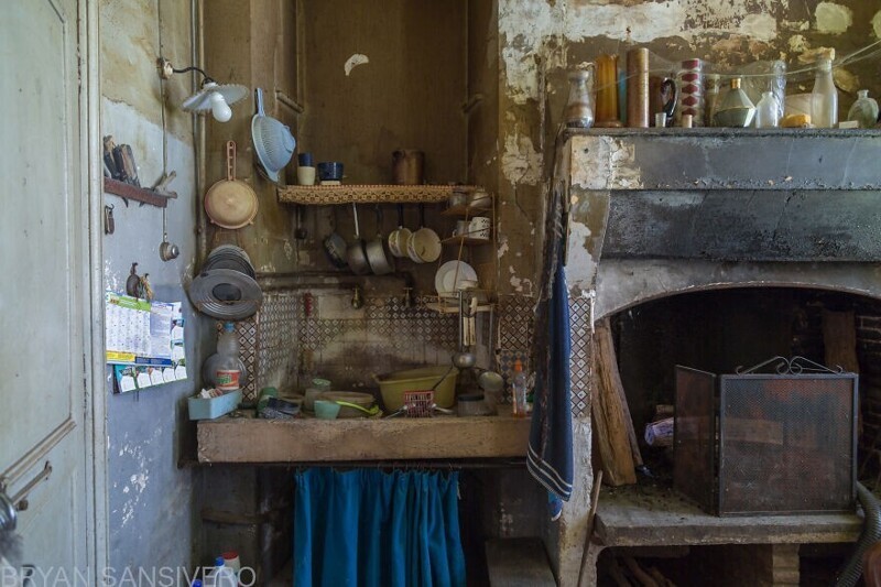 Заброшенный дом во французской деревне, в котором когда-то жил художник