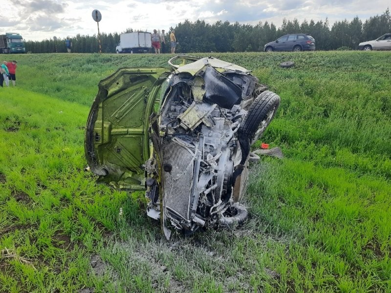 Авария дня. В Ульяновской области автомобилистка вылетела из салона во время переворота