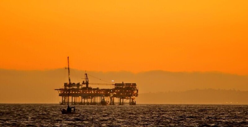 24. "В южной Калифорнии даже нефтяная вышка может выглядеть красиво"