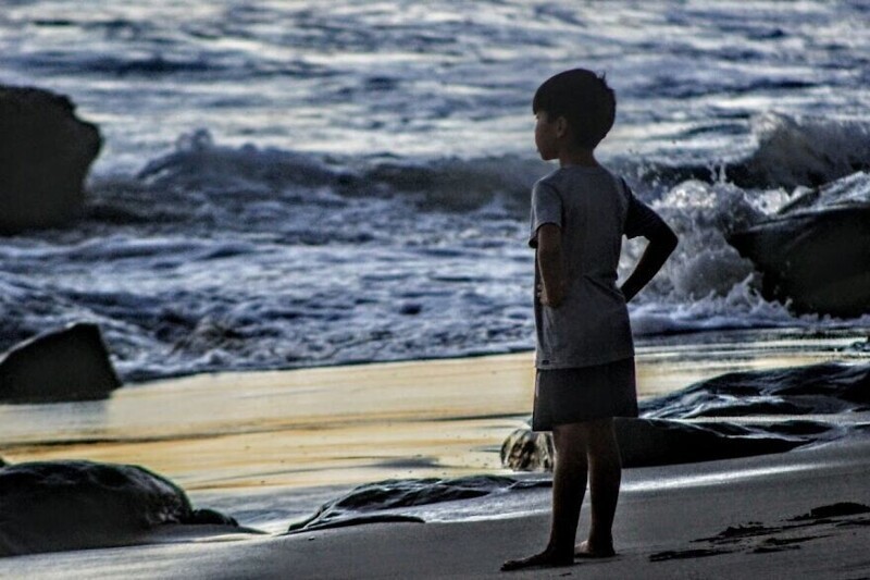 11. "Мальчик на пляже"