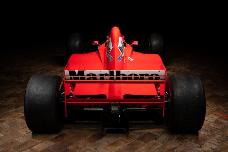 Кто хочет купить этот болид Ferrari, на котором Эдди Ирвайн ездил на Гран-при Испании 1997 года?
