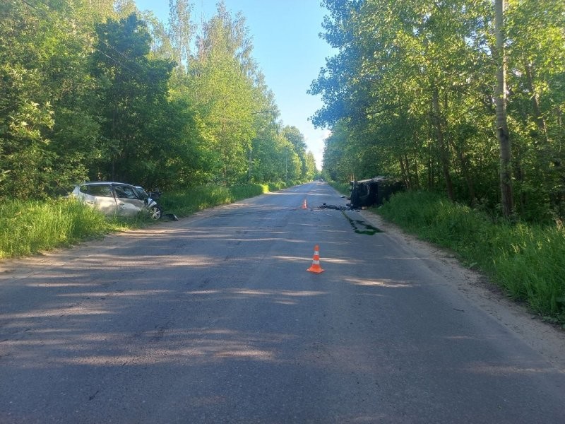 Авария дня. Водитель УАЗа устроил лобовое столкновение в Тверской области