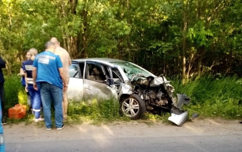 Авария дня. Водитель УАЗа устроил лобовое столкновение в Тверской области