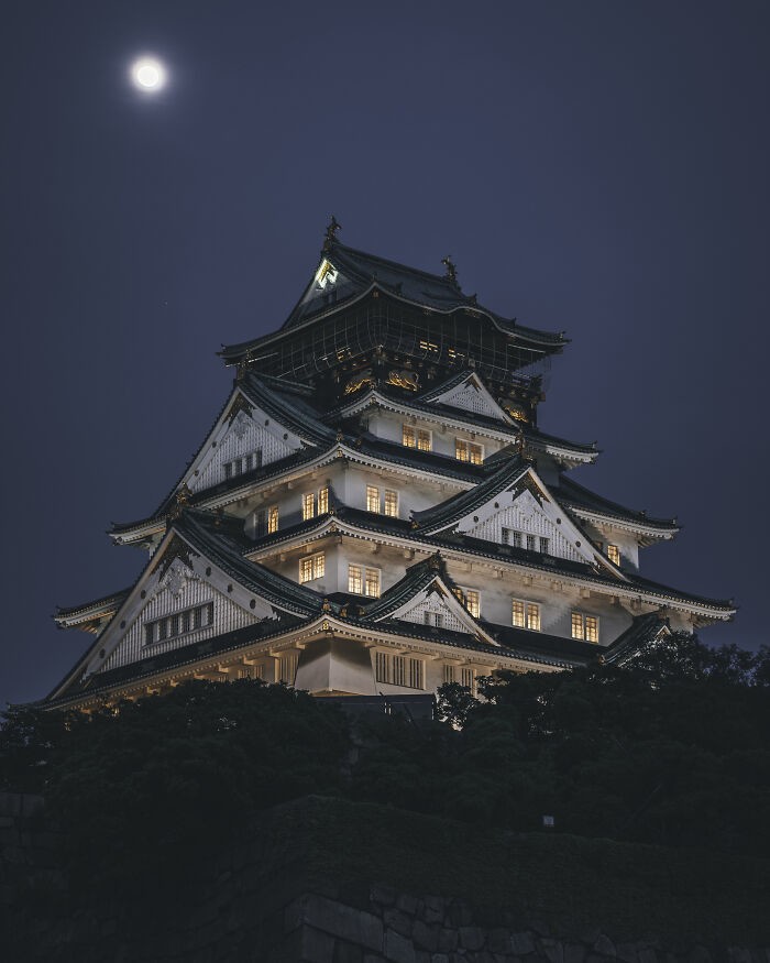 15. Замок в Осаке ночью