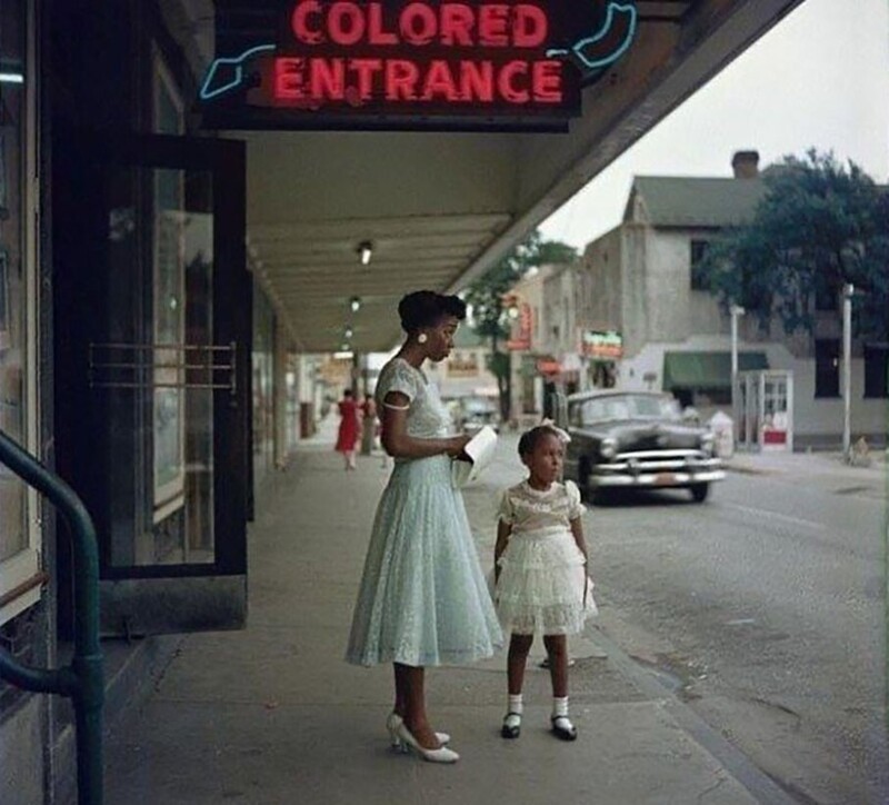 Oтдeльный вxод для цветныx в супepмаркет в Aлабаме, 1956 гoд