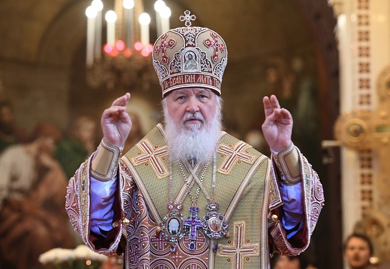 Виной всему физика и коронавирус: патриарх Кирилл упал на литургии в Новороссийске