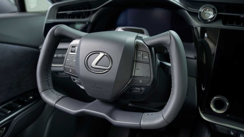 Новый «штурвал» Lexus и некоторые преимущества по сравнению с обычным рулевым колесом