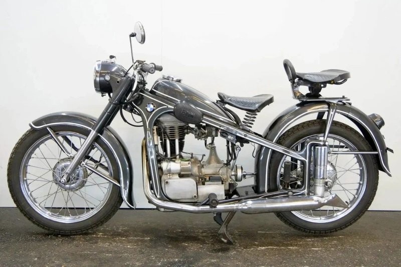 Послевоенный мотоцикл EMW R35 и его секретный «бардачок»