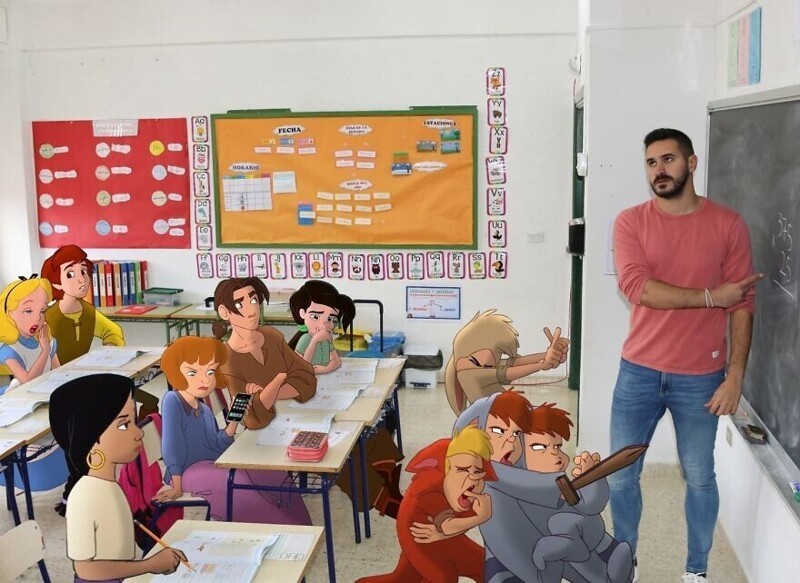 Учитель начальных классов окружил себя героями мультиков