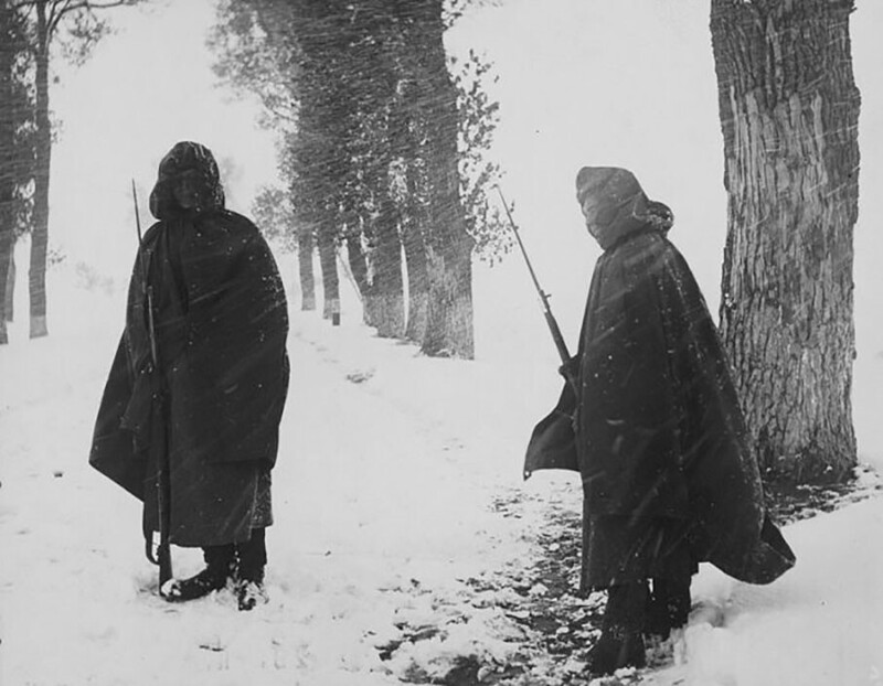  Советские солдаты охраняют новую границу с Германией. 1940 год