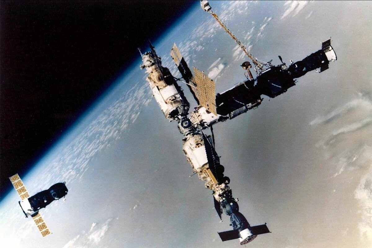 Прогресс космонавтов. Орбитальная станция мир 2001. Космическая станция «мир» (20.02.1986-16.03.2001). Базовый модуль орбитальной станции мир. Станция мир 1986.