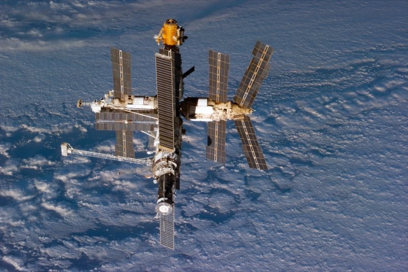 Станция “Мир” - гордость нашей космонавтики или тяжкий груз, от которого нужно было избавиться?