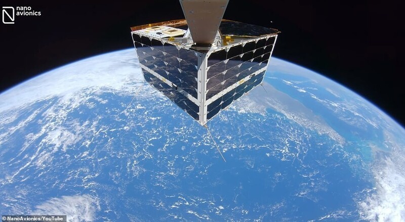 Спутник сделал первое в истории "селфи" с помощью камеры GoPro