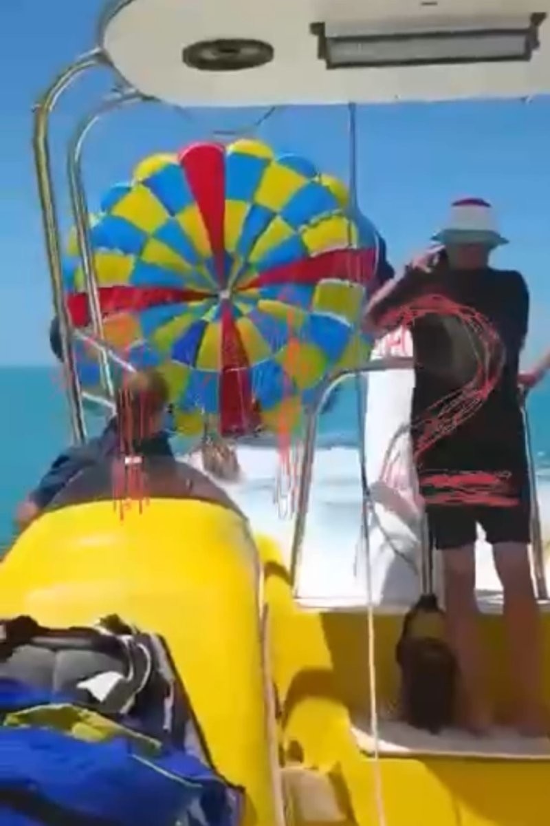 Турист в Геленджике впал в кому после катания на парашюте