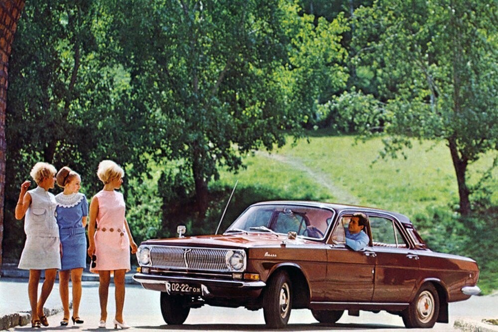 Рекламные фото советских автомобилей