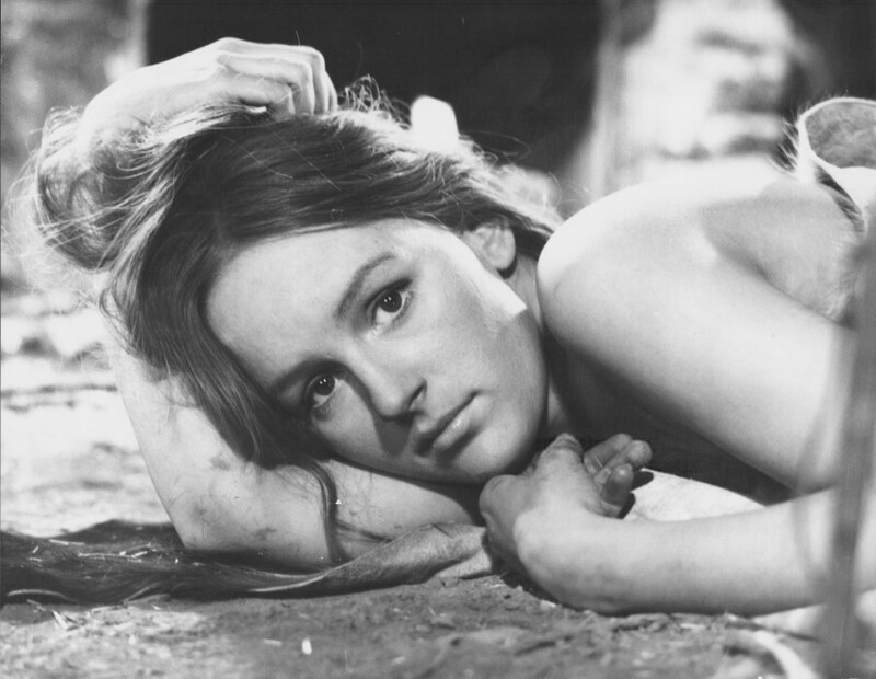 16 июня 1972 года - премьера американского фильма «Странная месть Розали» (The Strange Vengeance of Rosalie). В кадре актриса Бонни Беделиа.