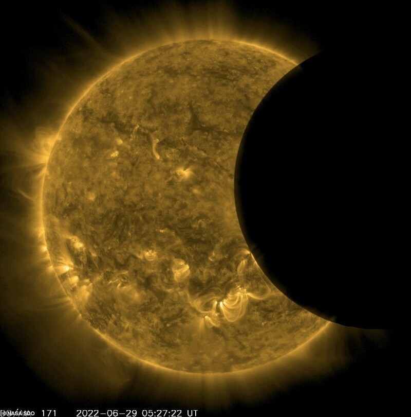 Космическая обсерватория НАСА сделала потрясающие снимки солнечного затмения