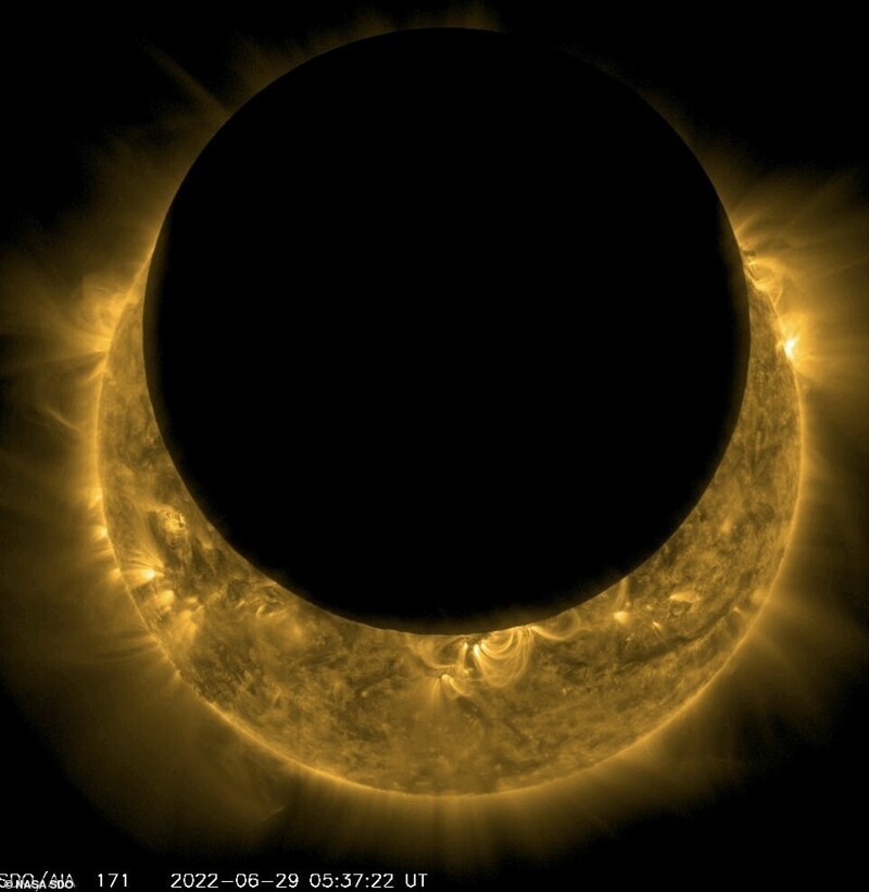 Космическая обсерватория НАСА сделала потрясающие снимки солнечного затмения