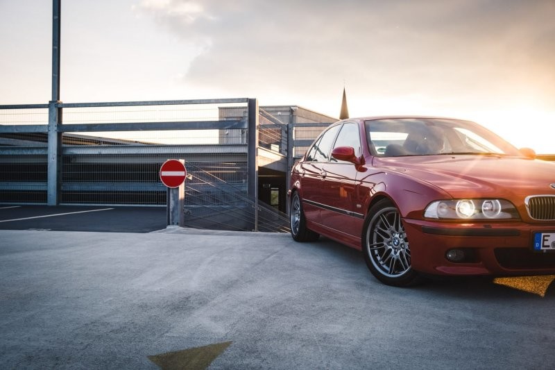 Почему BMW E39 M5 до сих пор стоит на вершине спортивных седанов?