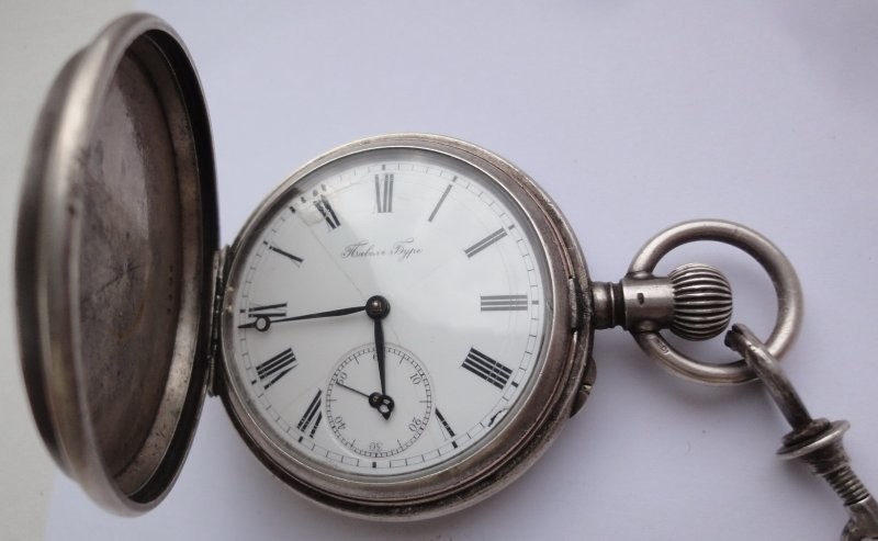 Будильник для красноармейца: что за странные огромные часы носил товарищ Сухов?