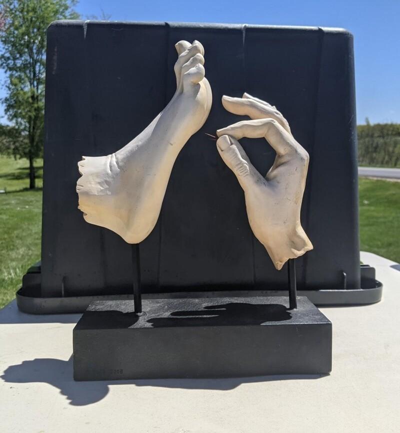 Скульптура "Щекотка"