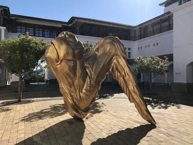 Скульптура куриного крыла