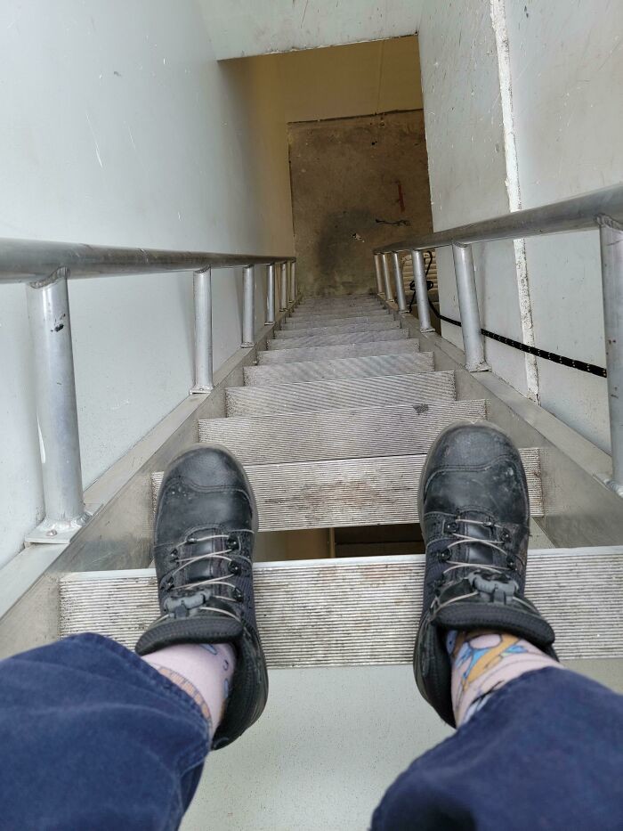 22. "По этой лестнице мне приходится подниматься и спускаться на работе каждый день. Нет, это не перспектива такая. Она действительно настолько крутая"