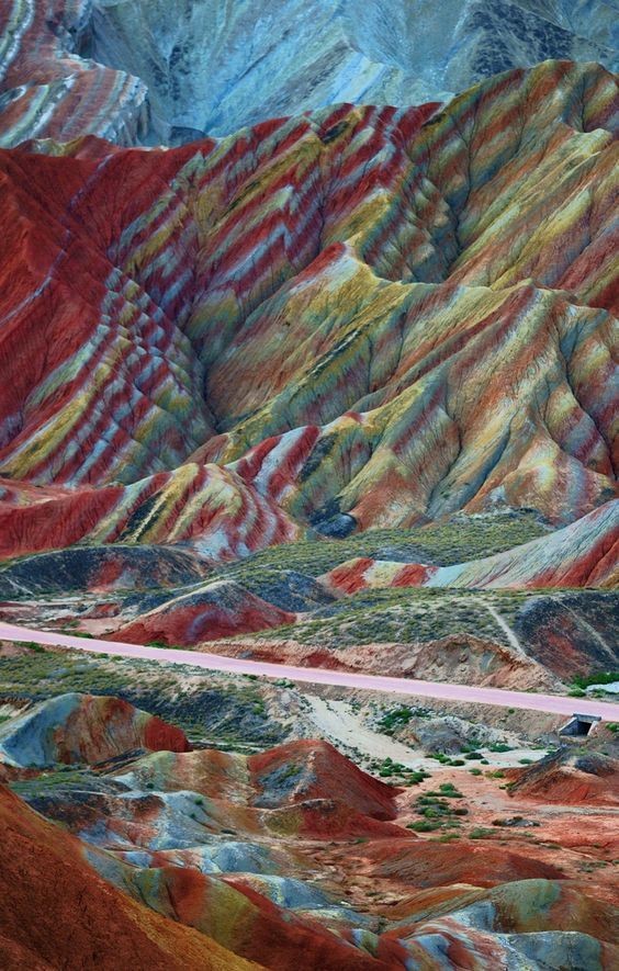 Волшебные радужные горы в геологическом парке Zhangye Danxia Landform в Гансе