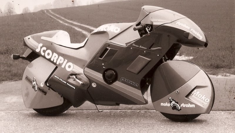 Это Honda Powa D-01, она также была разработана Гансом Вальтером, и явно видно фамильное сходство с Yamaha Moko Powa D10
